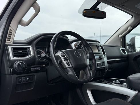 Used 2016 Nissan Titan SV image 12