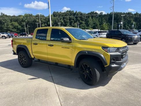 Used 2023 Chevrolet Colorado Trail Boss w/ Advanced Trailering Package AWD/4WD image 9