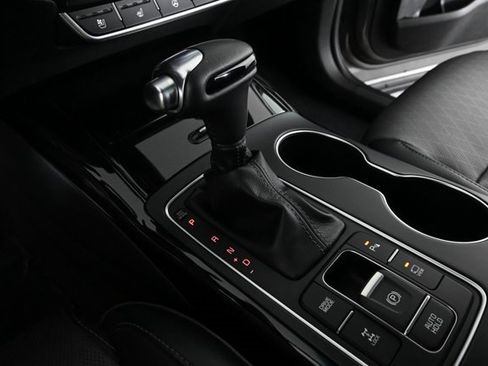 Used 2019 Kia Sorento SX image 32