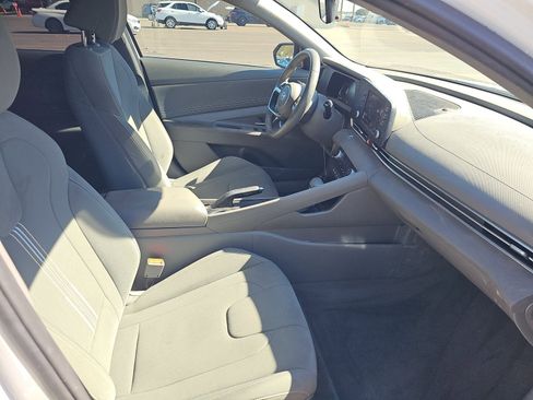 Used 2025 Hyundai Elantra Sport image 9