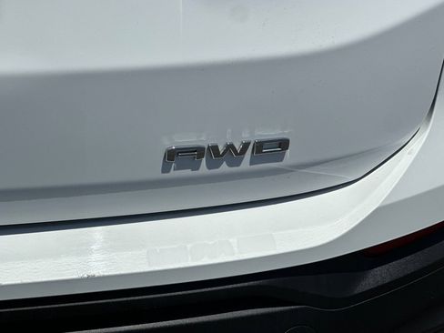 Used 2024 GMC Terrain SLE AWD/4WD image 37
