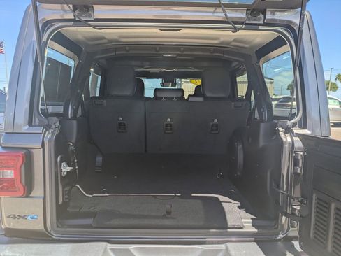 Used 2021 Jeep Wrangler Unlimited Sahara w/ Cold Weather Group AWD/4WD image 11