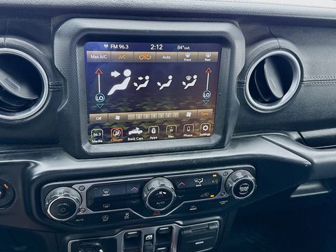 Used 2020 Jeep Gladiator Overland AWD/4WD image 12
