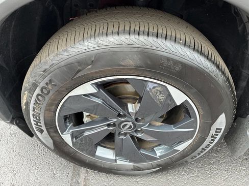 Certified 2026 Nissan Rogue SV AWD/4WD image 12