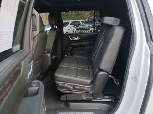 Used 2024 Chevrolet Suburban LT image 11