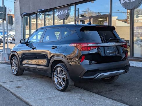 Certified 2023 Kia Seltos LX image 9