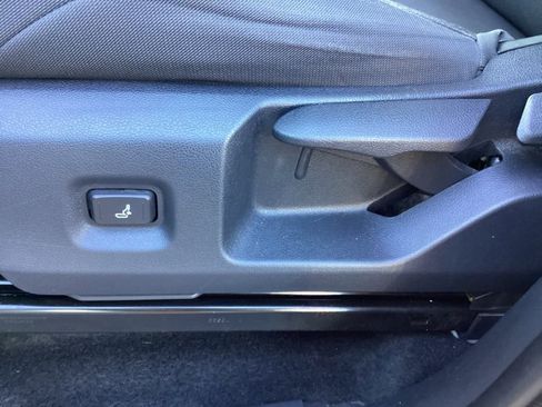 Used 2024 Toyota Tacoma TRD Off-Road image 17