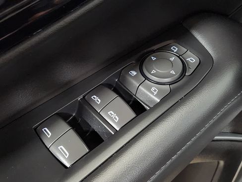 Used 2025 Chevrolet Suburban Z71 w/ Z71 Off-Road Package AWD/4WD image 45