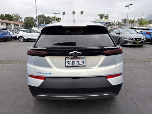 Used 2023 Chevrolet Bolt EUV Premier w/ Sun & Sound Package FWD image 7