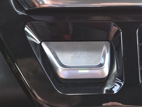 Used 2024 GMC Sierra 2500 Denali Ultimate AWD/4WD image 13