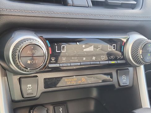 Used 2021 Toyota RAV4 XLE FWD image 26