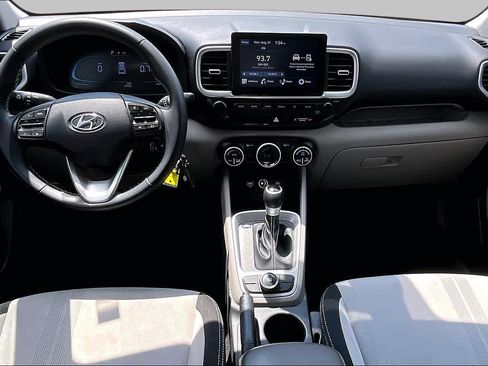 Used 2023 Hyundai Venue SEL FWD image 16