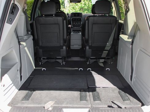 Used 2020 Dodge Grand Caravan SXT image 8