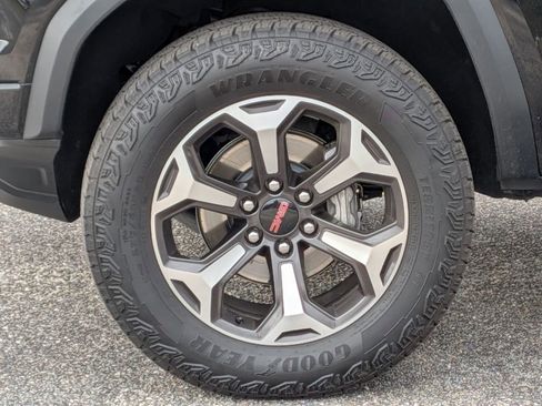 Used 2024 GMC Canyon Elevation w/ Convenience Package image 11