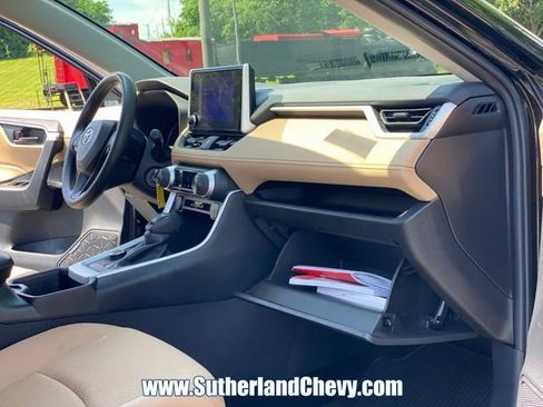 Used 2025 Toyota RAV4 LE AWD/4WD image 18