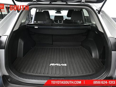Used 2021 Toyota RAV4 XLE AWD/4WD image 21
