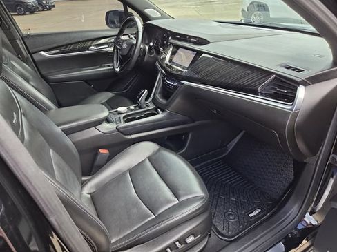 Used 2023 Cadillac XT6 Premium Luxury w/ Technology Package FWD image 21