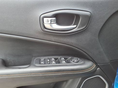 Used 2019 Jeep Compass Latitude w/ Cold Weather Group AWD/4WD image 10