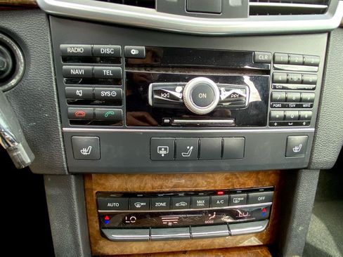 Used 2011 Mercedes-Benz E 350 4MATIC Sedan image 32