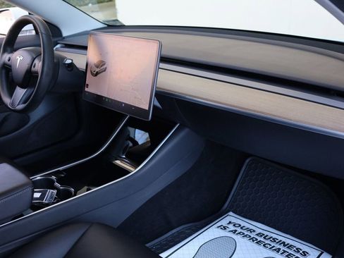 Used 2020 Tesla Model 3 Standard Range Plus image 25