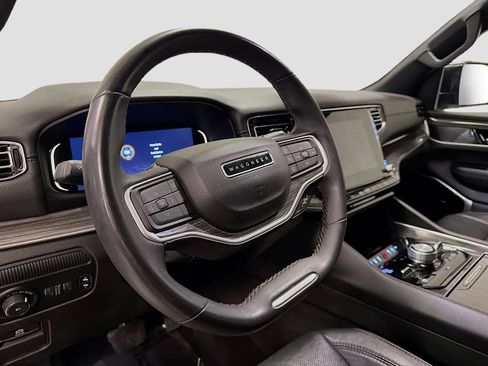 Used 2022 Jeep Wagoneer Series III w/ Premium Group I AWD/4WD image 9