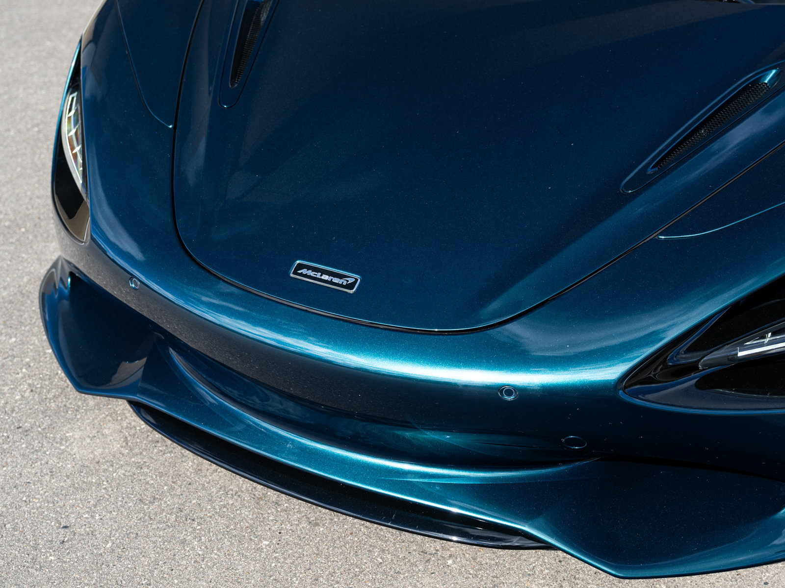 Used 2024 McLaren 750S Spider RWD image 13