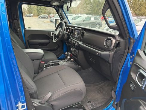 Used 2023 Jeep Gladiator Sport image 7
