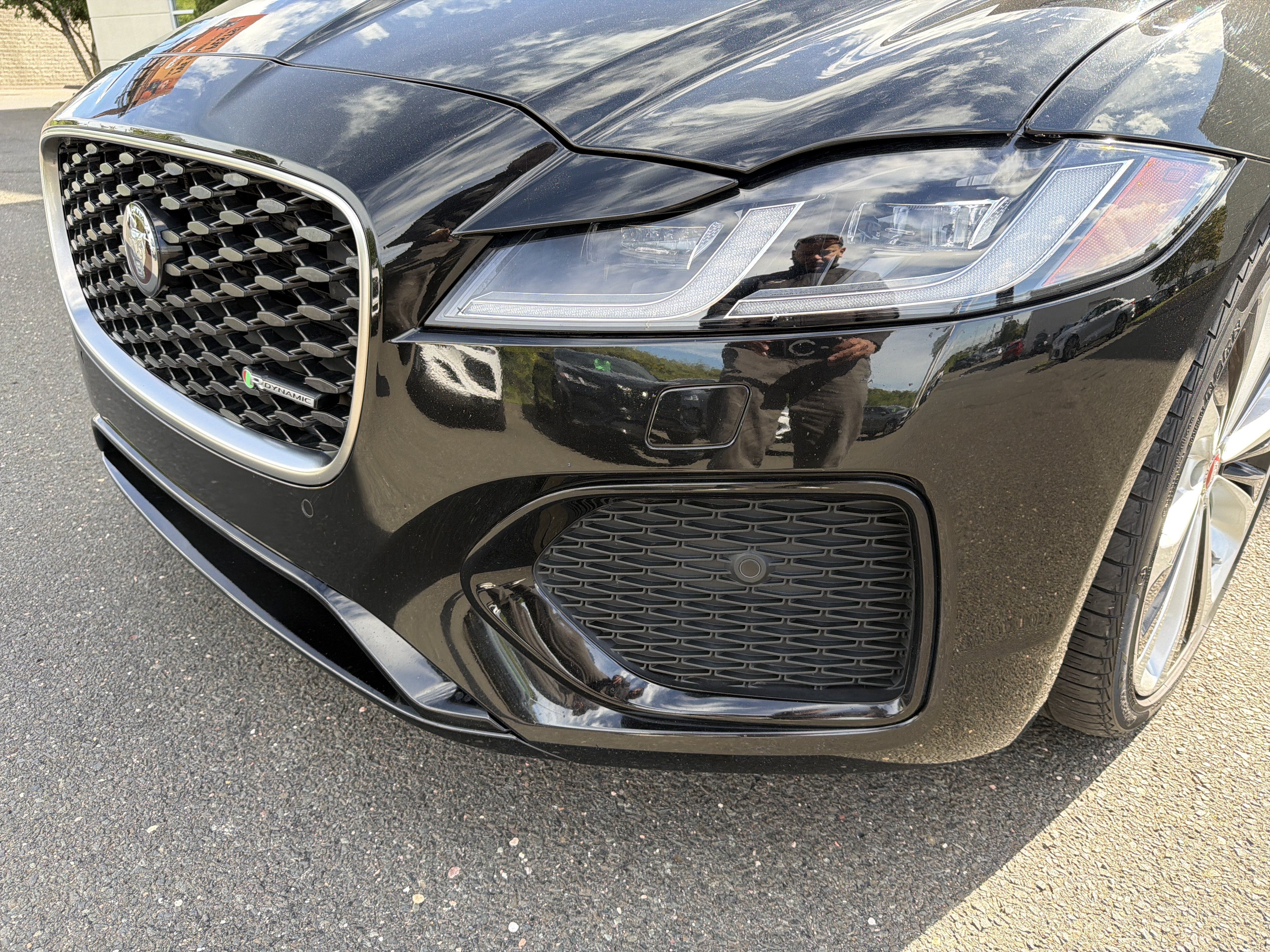 Used 2022 Jaguar XF R-Dynamic SE AWD/4WD image 11