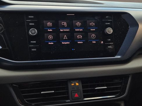 Used 2023 Volkswagen Taos SE w/ Panoramic Sunroof Package FWD image 28