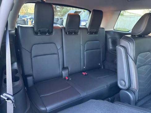 Used 2024 Nissan Pathfinder Platinum w/ Lighting Package (N93) image 16