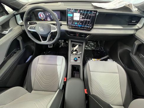 New 2025 Volkswagen Tiguan SE R-Line image 13