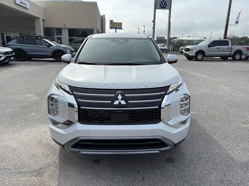 New 2026 Mitsubishi Outlander SE image 2