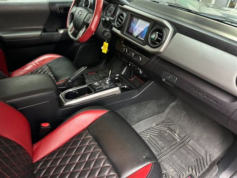 Used 2018 Toyota Tacoma SR5 image 14