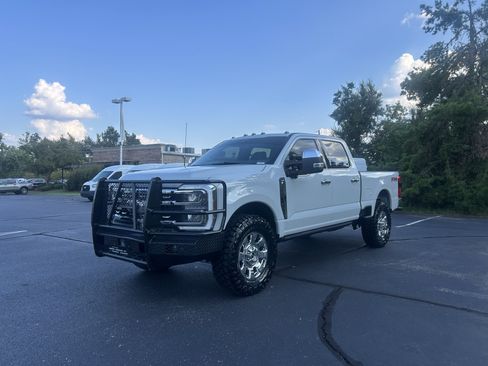 Used 2025 Ford F350 Lariat w/ Lariat Ultimate Package AWD/4WD image 3