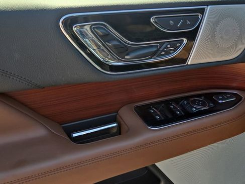 Used 2022 Lincoln Navigator Reserve image 23