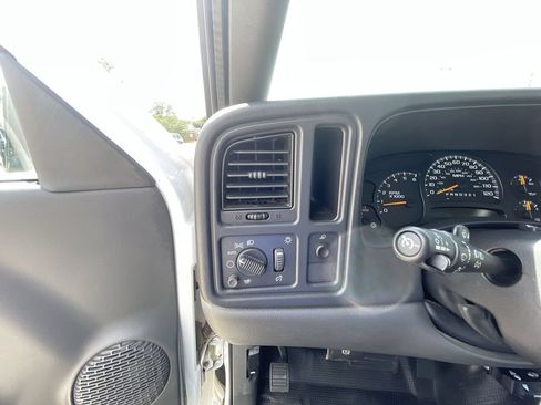 Used 2006 Chevrolet Silverado 2500 LS RWD image 16