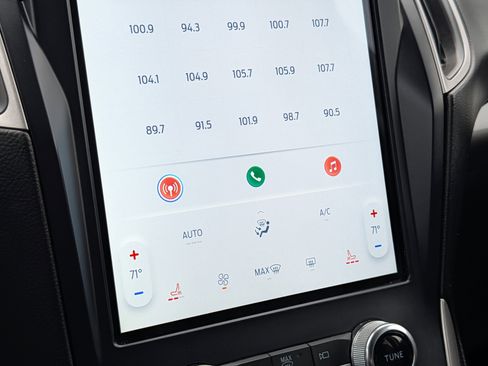 Used 2023 Ford Edge SEL image 21