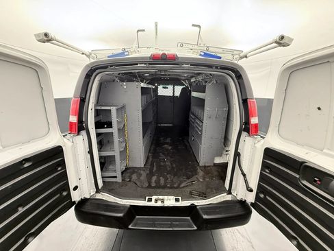 Used 2018 Chevrolet Express 3500 RWD image 18