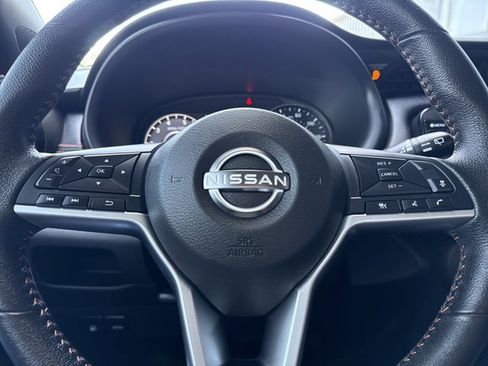 Certified 2022 Nissan Kicks SR FWD image 17