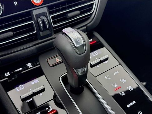 New 2026 Porsche Macan AWD/4WD image 20