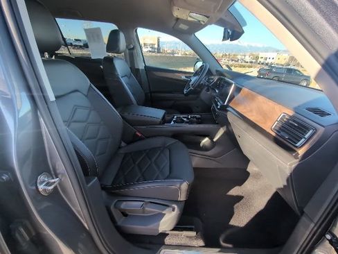 Used 2025 Volkswagen Atlas SE image 35