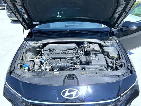 Used 2025 Hyundai Elantra Limited FWD image 26