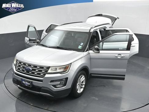 Used 2017 Ford Explorer XLT w/ Equipment Group 202A FWD image 26