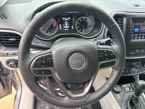 Used 2021 Jeep Cherokee Latitude Plus AWD/4WD image 23