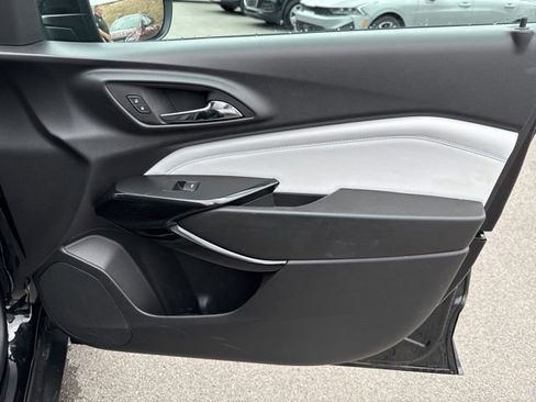 Used 2025 Chevrolet Trax LT image 15