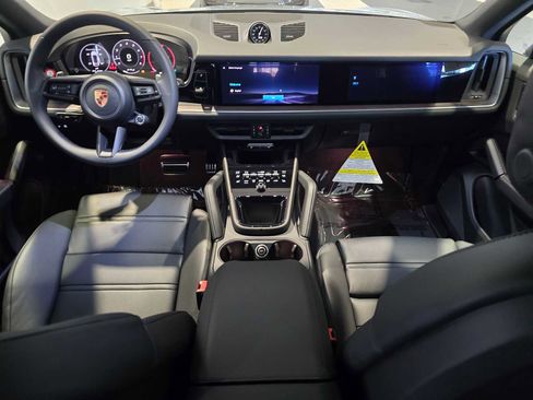 New 2026 Porsche Cayenne Coupe image 23