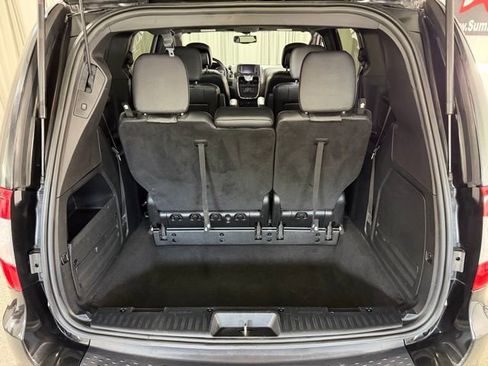 Used 2015 Chrysler Town & Country S w/ Driver Convenience Group FWD image 9