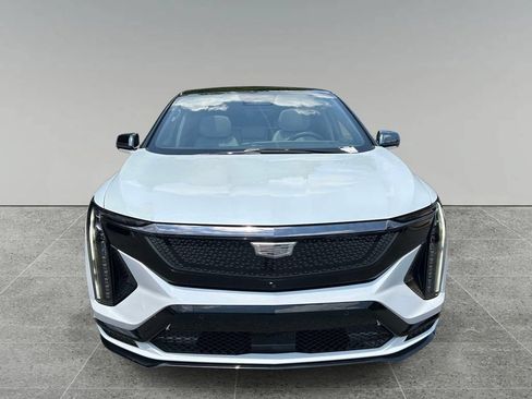 New 2026 Cadillac Optiq V w/ LPO, ONYX Package AWD/4WD image 8