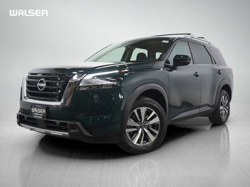 Used 2023 Nissan Pathfinder SL image 1