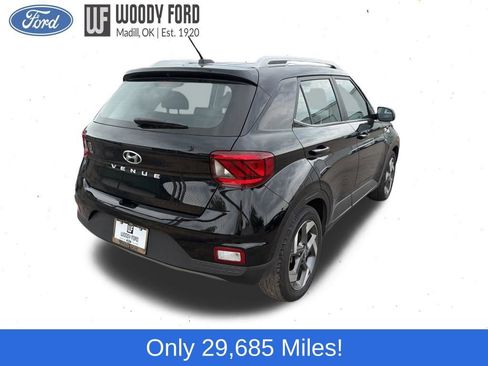 Used 2025 Hyundai Venue SEL FWD image 4